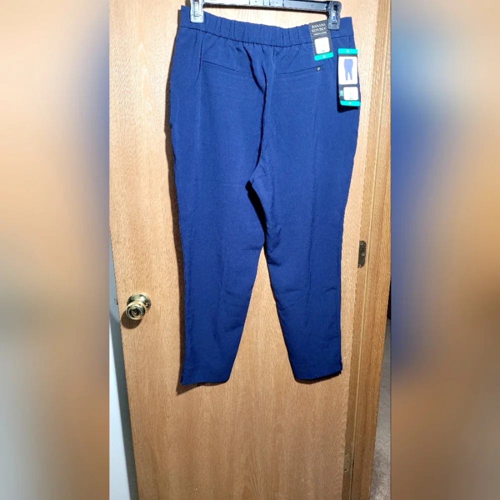 NWT BANANA REPUBLIC Tapered Pull On Pant 12